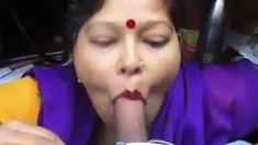 Desi aunty giving blowjob and deepthroat drank cum
