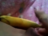 Arab slut masturbate with a big banana